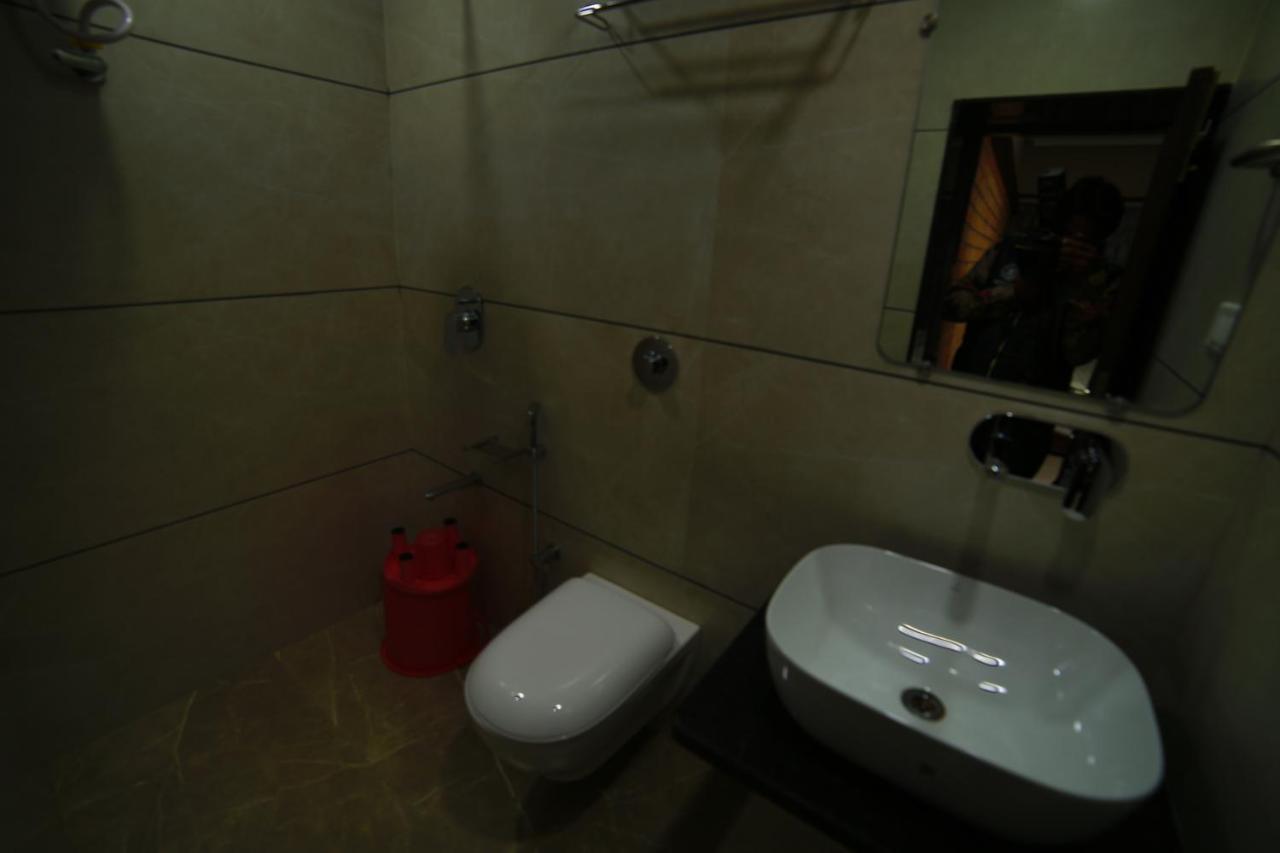 Mid Town Inn Ábú-hegy Kültér fotó